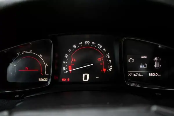 Citroën DS5 2013 - 8400 EUR, 271674 km - AUTO.MOTO.pt - 271674km - foto 16 de 39