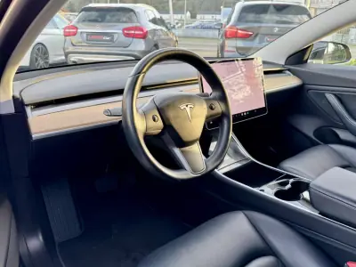 Tesla Model 3 2019 - 25999 EUR, 60000 km - AUTO.MOTO.pt - 60000km - foto 9 de 24