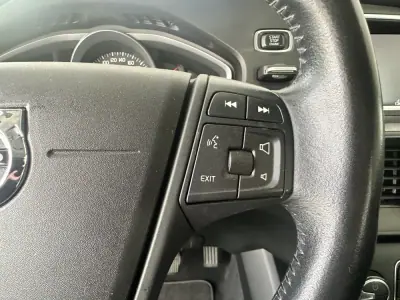 Volvo V40 2018 - 16890 EUR, 100139 km - 100139km - foto 13 de 21