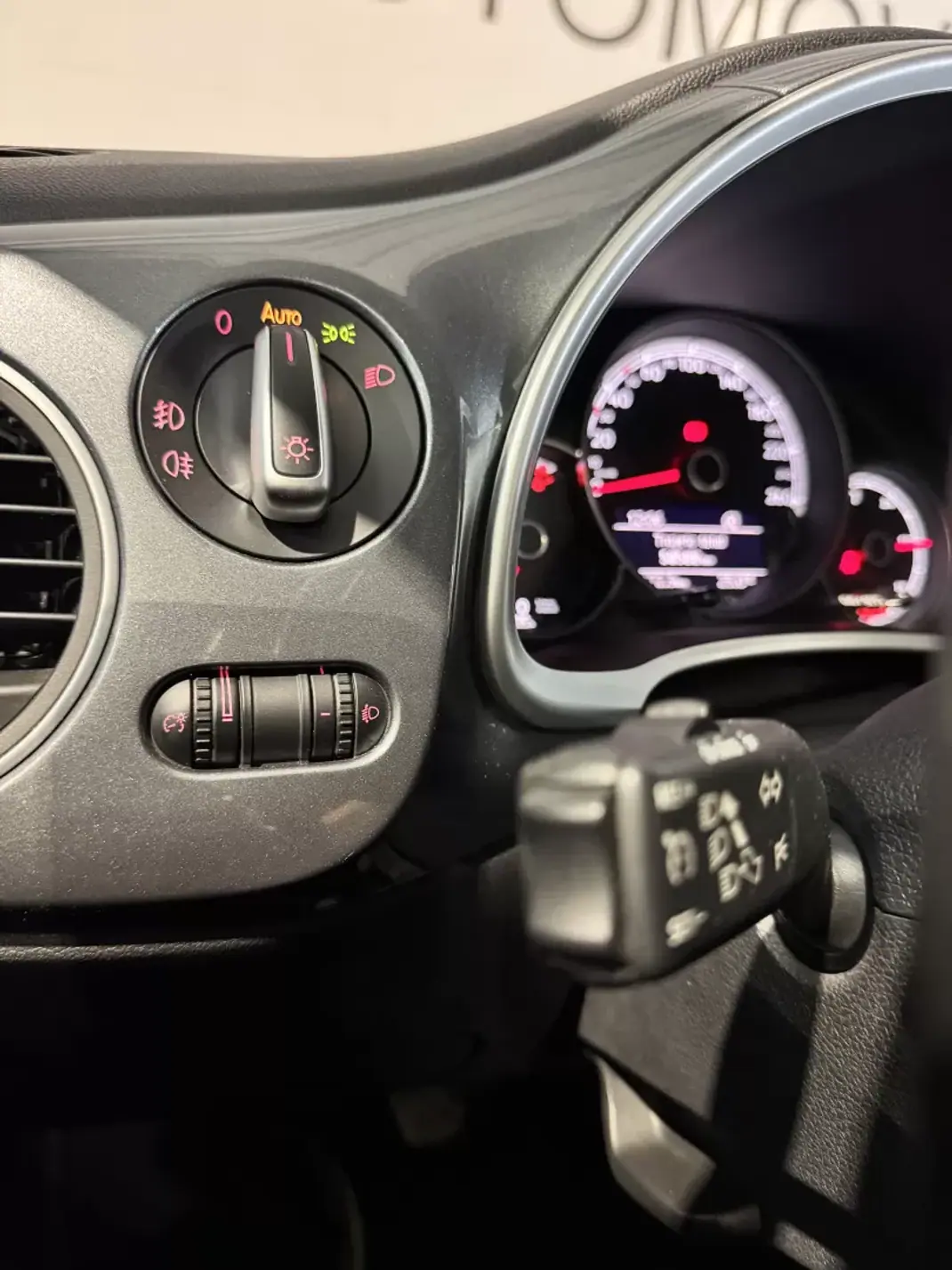 Volkswagen New Beetle 2018 - 19900 EUR, 58588 km - 58588km - foto 34 de 47