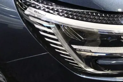 Renault Mégane Sport Tourer 2022 - 15900 EUR, 141000 km - AUTO.MOTO.pt - 141000km - foto 7 de 30