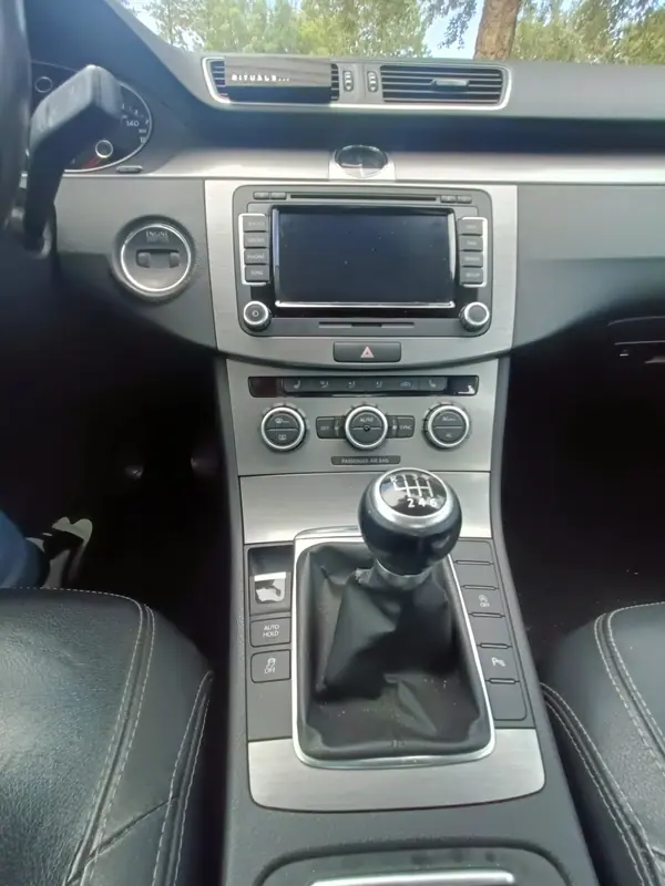 Volkswagen Passat 2012 - 7000 EUR, 305000 km - 305000km - foto 2 de 4