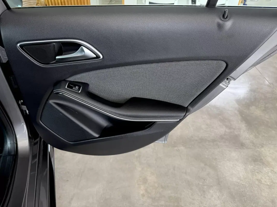 Mercedes-Benz A 180 2015 - 15999 EUR, 219500 km - AUTO.MOTO.pt - 219500km - foto 67 de 110