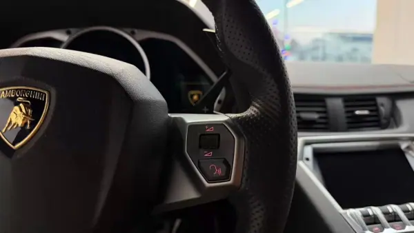 Lamborghini Aventador 2012 - 349900 EUR, 17929 km - AUTO.MOTO.pt - 17929km - foto 22 de 39