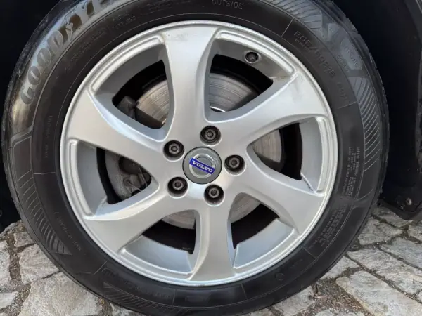 Volvo V40 Cross Country 2013 - 13500 EUR, 164000 km - AUTO.MOTO.pt - 164000km - foto 38 de 38