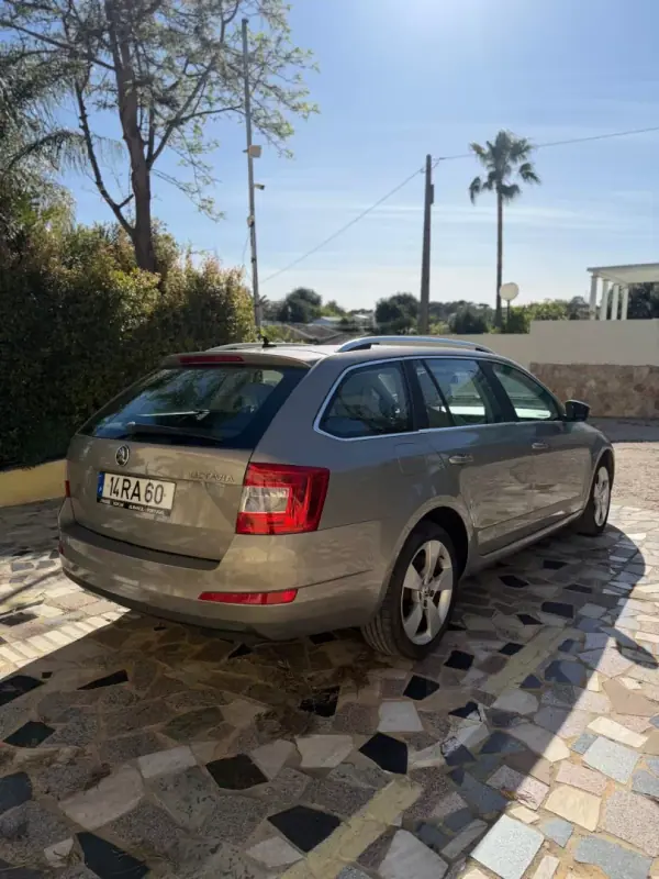 Skoda Octavia 2013 - 10990 EUR, 153882 km - AUTO.MOTO.pt - 153882km - foto 6 de 10