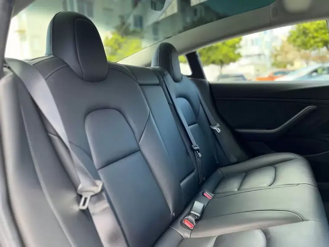 Tesla Model 3 2019 - 23990 EUR, 83000 km - AUTO.MOTO.pt - 83000km - foto 14 de 26