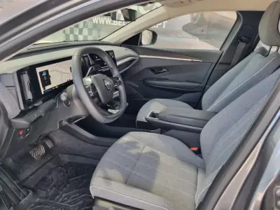 Renault Mégane E-Tech 2023 - 26900 EUR, 40000 km - AUTO.MOTO.pt - 40000km - foto 5 de 14