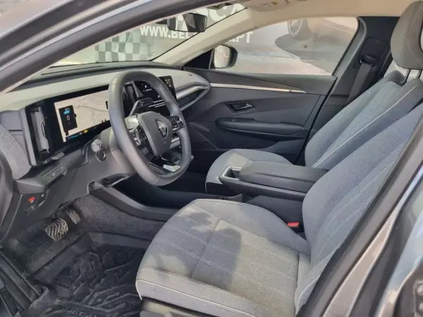 Renault Mégane E-Tech 2023 - 26900 EUR, 40000 km - AUTO.MOTO.pt - 40000km - foto 5 de 14