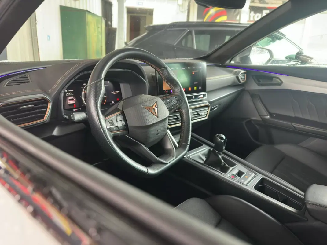 Cupra Formentor 2022 - 28900 EUR, 113061 km - AUTO.MOTO.pt - 113061km - foto 11 de 26