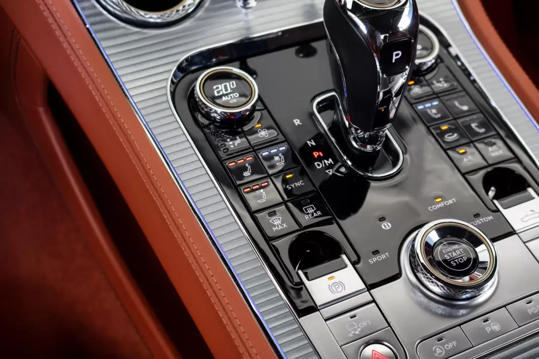 Bentley Continental GTC 2019 - 250000 EUR, 58772 km - AUTO.MOTO.pt - 58772km - foto 17 de 29