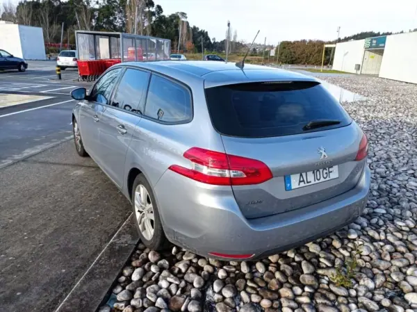 Peugeot 308 SW 2017 - 11000 EUR, 230125 km - AUTO.MOTO.pt - 230125km - foto 7 de 15