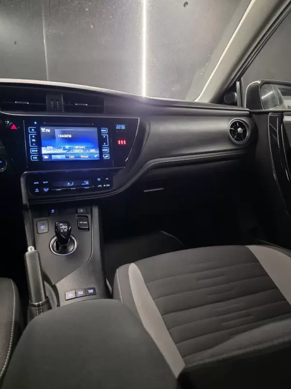 Toyota Auris Touring Sports 2018 - 18900 EUR, 79000 km - AUTO.MOTO.pt - 79000km - foto 16 de 27