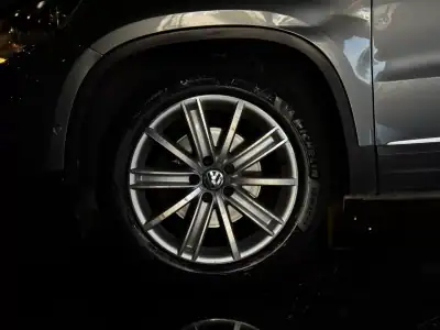 Volkswagen Tiguan 2016 - 16990 EUR, 190300 km - AUTO.MOTO.pt - 190300km - foto 11 de 34