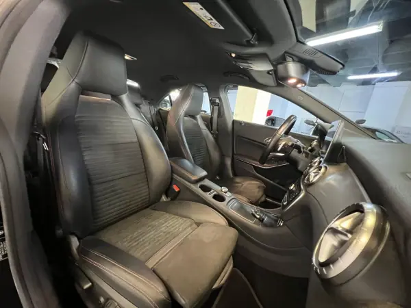 Mercedes-Benz CLA 180 2018 - 19990 EUR, 135000 km - AUTO.MOTO.pt - 135000km - foto 8 de 39