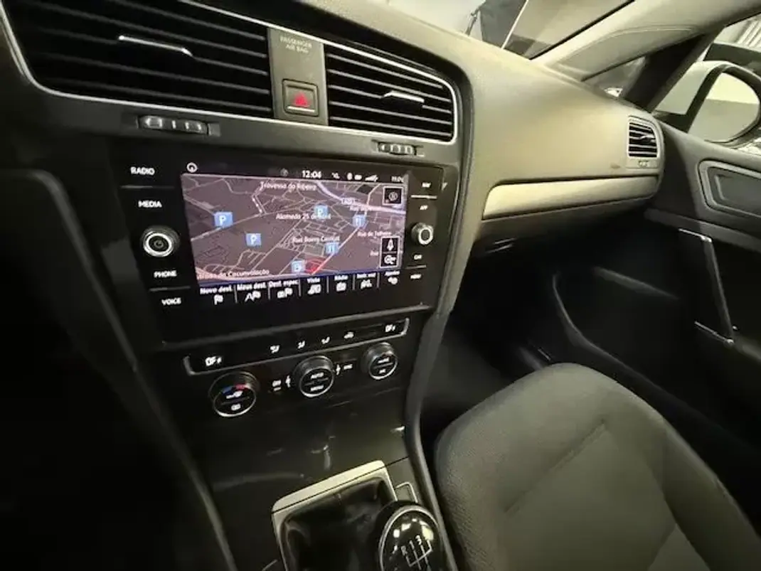 Volkswagen Golf Variant 2018 - 8999 EUR, 290000 km - AUTO.MOTO.pt - 290000km - foto 7 de 9