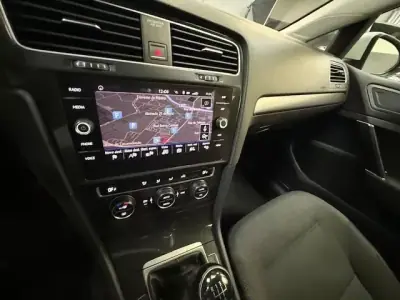 Volkswagen Golf Variant 2018 - 8999 EUR, 290000 km - AUTO.MOTO.pt - 290000km - foto 7 de 9