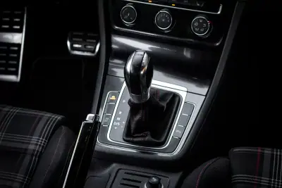 Volkswagen Golf 2015 - 24990 EUR, 83192 km - AUTO.MOTO.pt - 83192km - foto 38 de 45