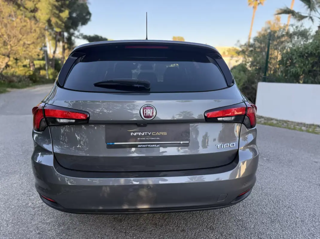 Fiat Tipo Station Wagon 2019 - 9999 EUR, 120000 km - AUTO.MOTO.pt - 120000km - foto 5 de 12