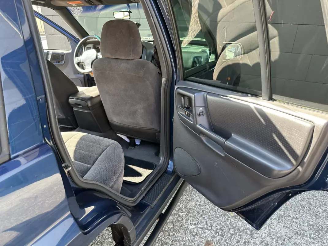 Jeep Grand Cherokee 1997 - 8999 EUR, 196000 km - AUTO.MOTO.pt - 196000km - foto 12 de 22