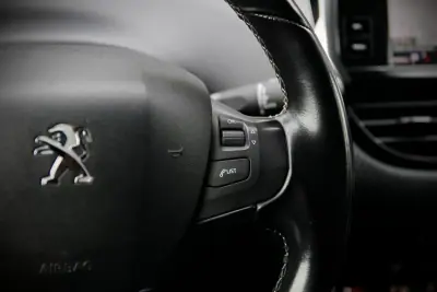 Peugeot 2008 2017 - 12900 EUR, 100000 km - AUTO.MOTO.pt - 100000km - foto 22 de 27