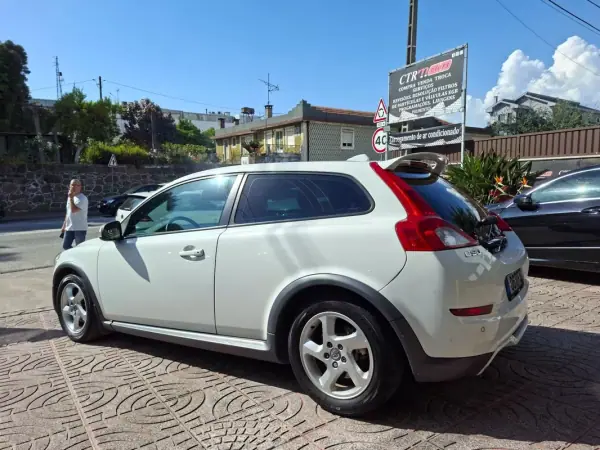 Volvo C30 2011 - 8900 EUR, 199999 km - AUTO.MOTO.pt - 199999km - foto 13 de 29