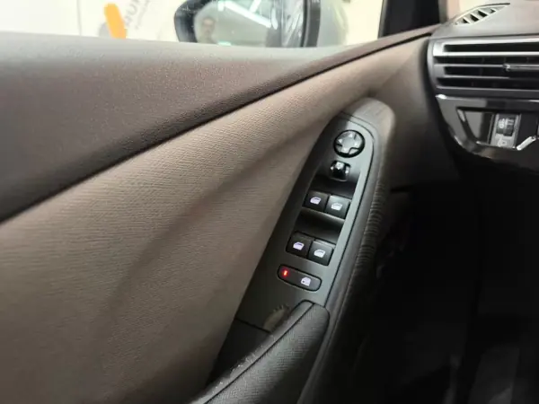 Citroën C4 Grand Picasso 2015 - 12990 EUR, 114000 km - AUTO.MOTO.pt - 114000km - foto 14 de 20