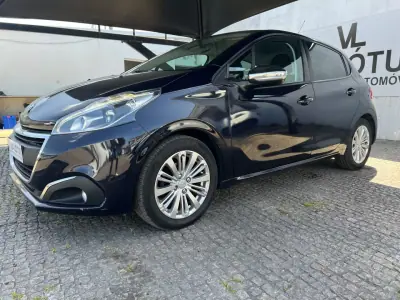 Peugeot 208 2017 - 8500 EUR, 165000 km - AUTO.MOTO.pt - 165000km - foto 2 de 10