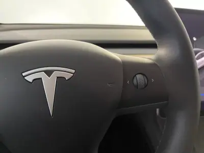 Tesla Model Y 2023 - 39500 EUR, 48000 km - 48000km - foto 38 de 43