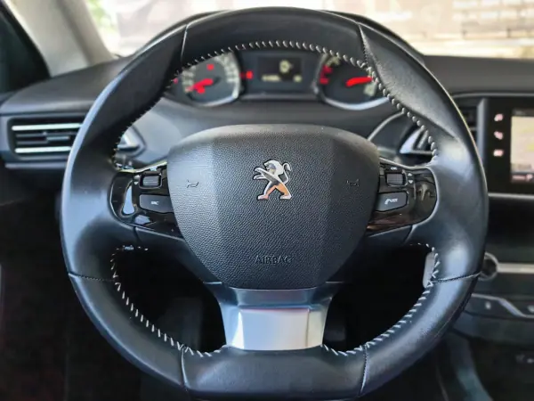 Peugeot 308 SW 2018 - 11900 EUR, 154998 km - AUTO.MOTO.pt - 154998km - foto 12 de 13