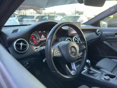 Mercedes-Benz A 180 2017 - 19900 EUR, 108222 km - AUTO.MOTO.pt - 108222km - foto 13 de 32