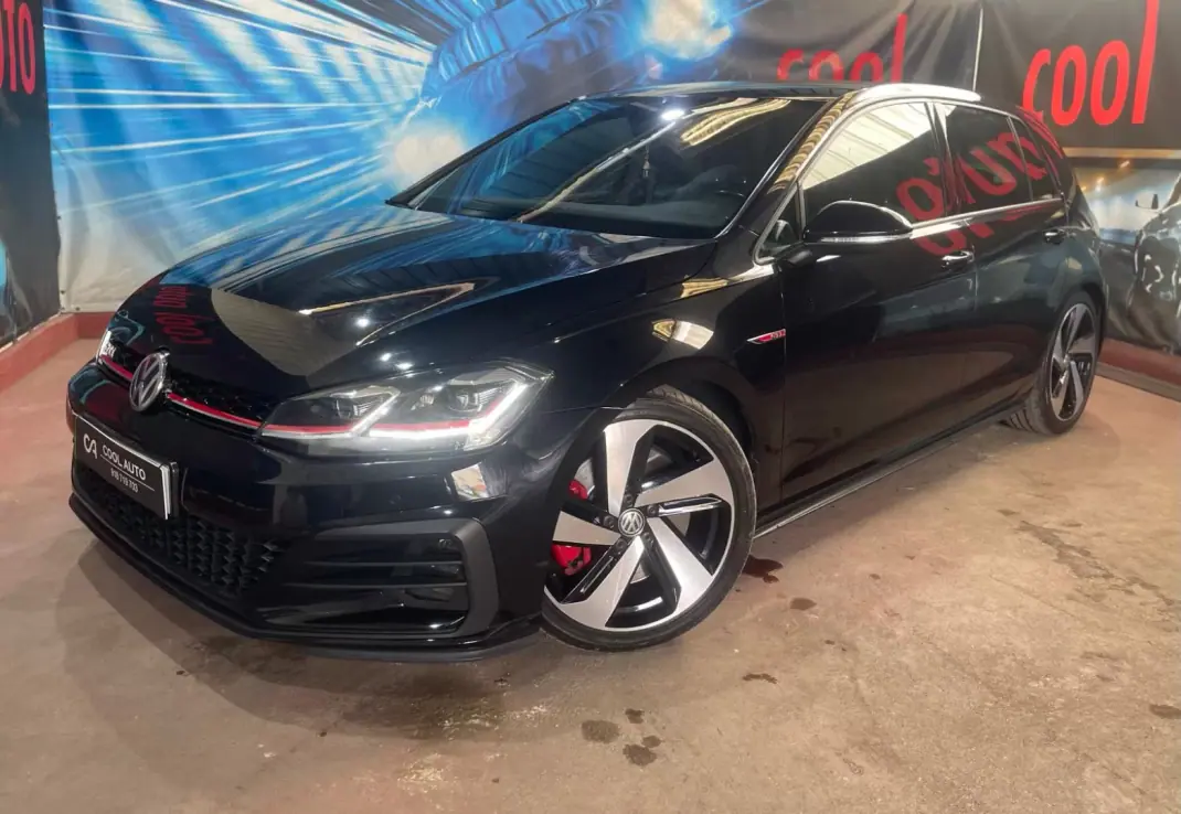 Volkswagen Golf 2019 - 30500 EUR, 106000 km - AUTO.MOTO.pt - 106000km - foto 1 de 47