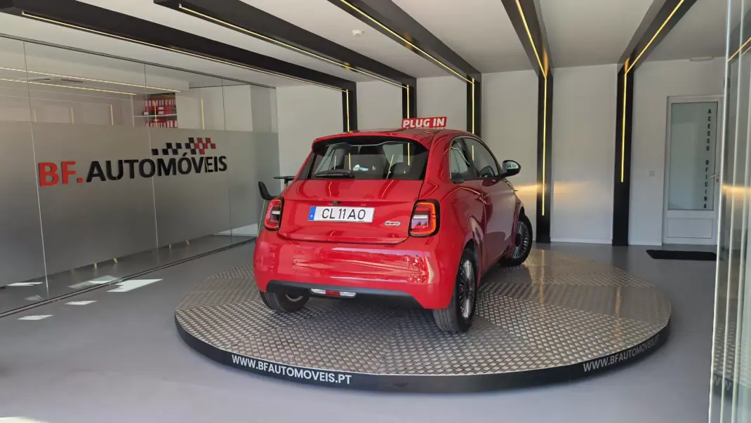 Fiat 500e 2023 - 16500 EUR, 19050 km - 19050km - foto 18 de 54