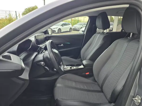 Peugeot e-208 2022 - 16950 EUR, 77000 km - AUTO.MOTO.pt - 77000km - foto 6 de 10