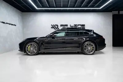 Porsche Panamera Sport Turismo 2020 - 63950 EUR, 111000 km - AUTO.MOTO.pt - 111000km - foto 17 de 53