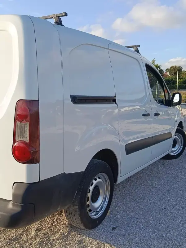 Citroën Berlingo 2015 - 8900 EUR, 220000 km - AUTO.MOTO.pt - 220000km - foto 5 de 7