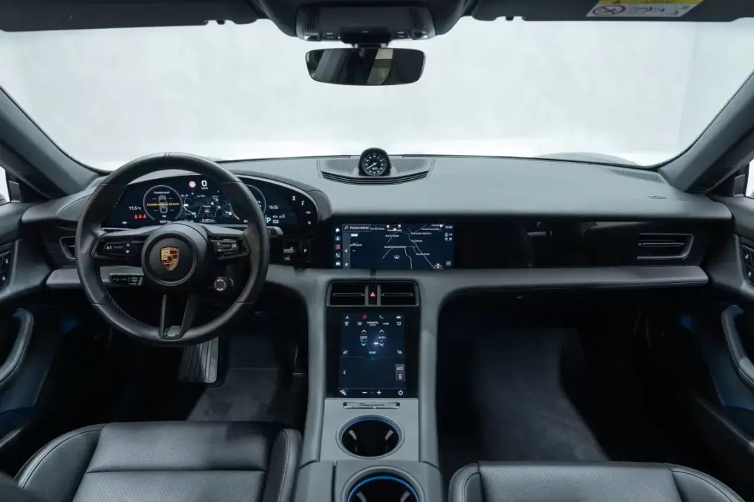 Porsche Taycan 2024 - 84950 EUR, 8000 km - AUTO.MOTO.pt - 8000km - foto 18 de 58