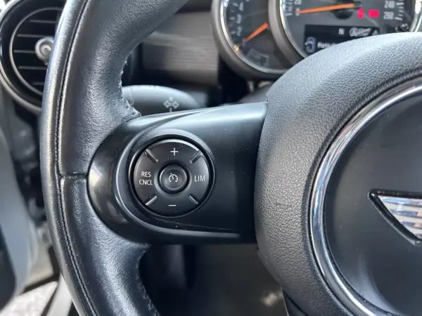 MINI Cooper 2017 - 16900 EUR, 141270 km - AUTO.MOTO.pt - 141270km - foto 17 de 22