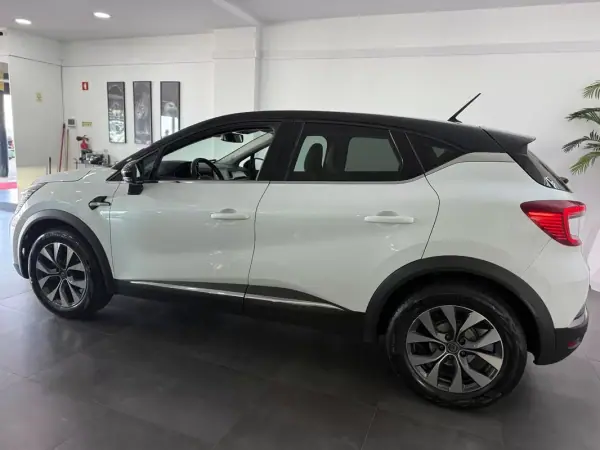 Renault Captur 2021 - 20000 EUR, 80000 km - AUTO.MOTO.pt - 80000km - foto 5 de 22