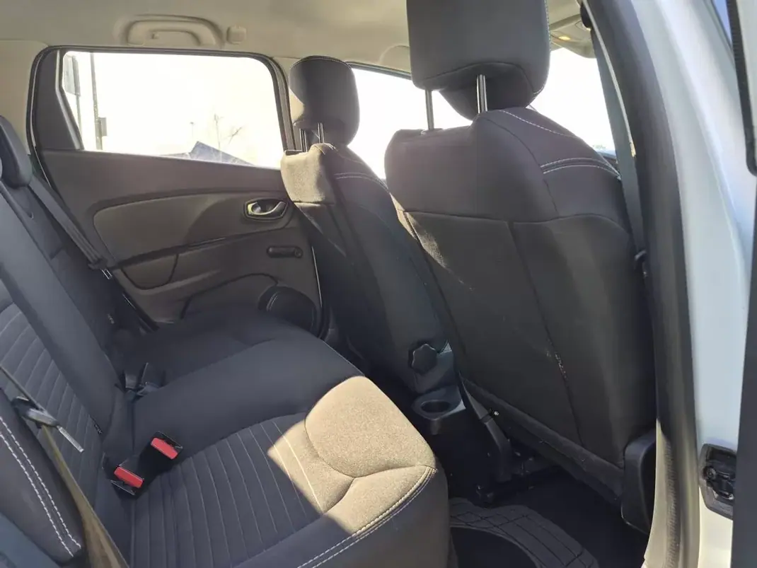 Renault Clio Sport Tourer 2018 - 11250 EUR, 87756 km - AUTO.MOTO.pt - 87756km - foto 13 de 30