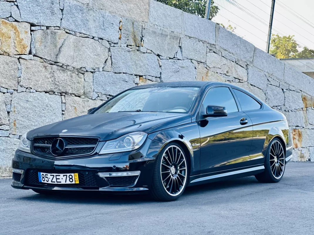 Mercedes-Benz C 63 AMG 2011 - 49900 EUR, 56000 km - AUTO.MOTO.pt - 56000km - foto 1 de 26