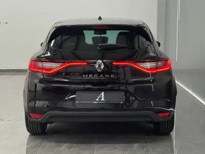Renault Mégane 2019 - 15990 EUR, 111900 km - 111900km - foto 7 de 28