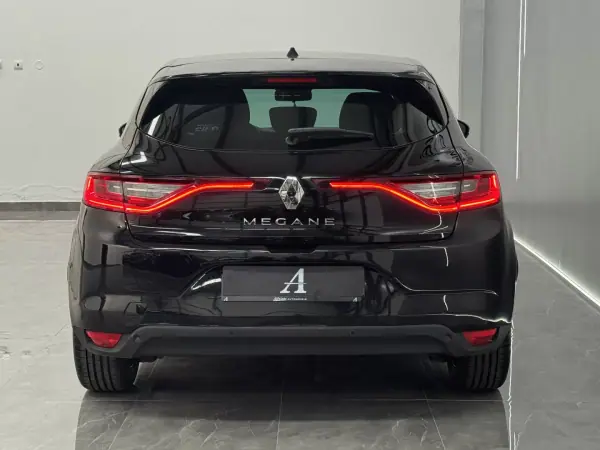 Renault Mégane 2019 - 15990 EUR, 111900 km - 111900km - foto 7 de 28