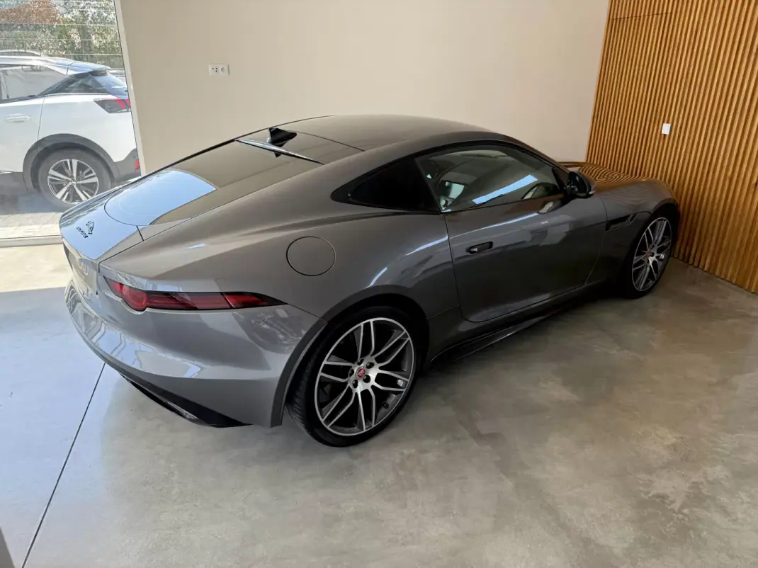 Jaguar F-Type 2018 - 46000 EUR, 64300 km - AUTO.MOTO.pt - 64300km - foto 77 de 135