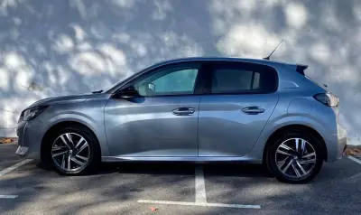 Peugeot 208 2023 - 14900 EUR, 13501 km - AUTO.MOTO.pt - 13501km - foto 7 de 23
