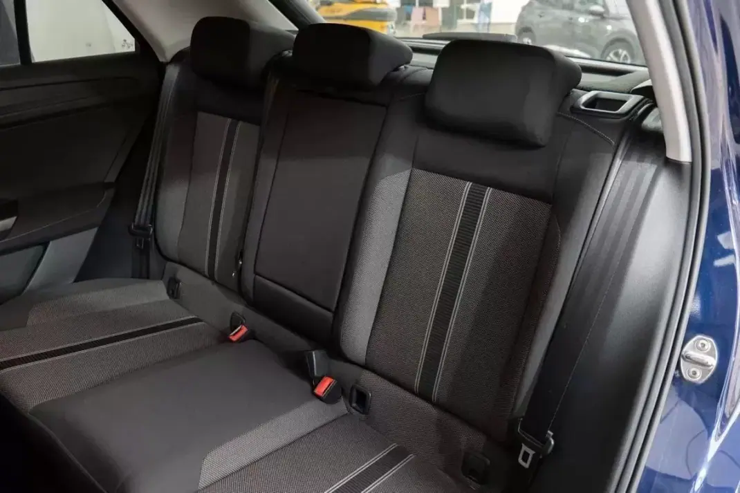 Volkswagen T-Roc 2019 - 21900 EUR, 135000 km - AUTO.MOTO.pt - 135000km - foto 43 de 48