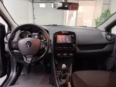 Renault Clio Sport Tourer 2014 - 7750 EUR, 199000 km - AUTO.MOTO.pt - 199000km - foto 15 de 16