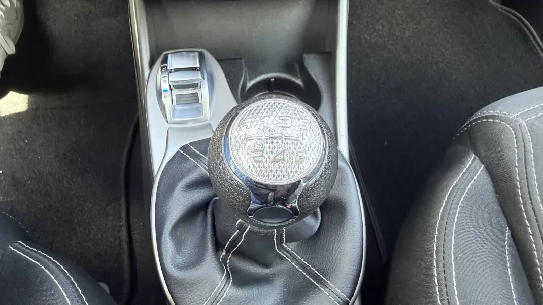 Alfa Romeo MiTo 2015 - 11600 EUR, 146000 km - AUTO.MOTO.pt - 146000km - foto 34 de 40
