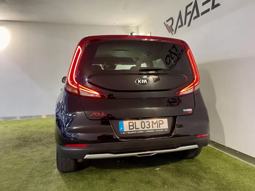Kia e-Soul 2020 - 19750 EUR, 79000 km - AUTO.MOTO.pt - 79000km - foto 8 de 38