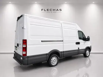 Iveco 2010 - 12500 EUR, 151000 km - AUTO.MOTO.pt - 151000km - foto 3 de 11